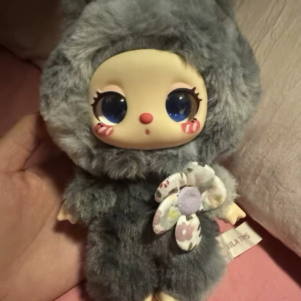 Liila’s Lucky Cat Version 1 Unopened Blind Box - Picture 2 of 12